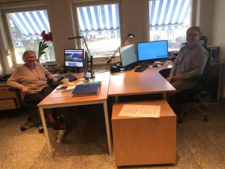 Astrid Haugen Gustavson og Tom Jacobsen er klare for besøk av bygdas innbyggere.