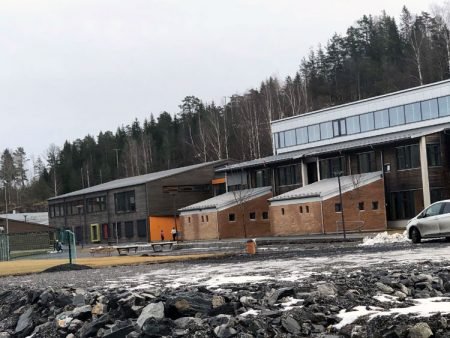 Både barne- og ungdomsskolen på Abel er nå stengt. Det samme gjelder Visedal barnehage.