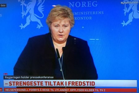 Vi må beskytte oss selv for å beskytte andre, sa statsministeren i pressekonferansen i dag.  Skjermdump TV2 Nyhetskanalen.