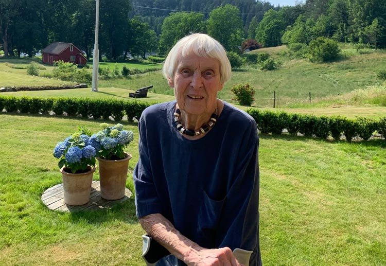Nini Dege (90) er årets vinner av Gjerstad kommunes vernepris.