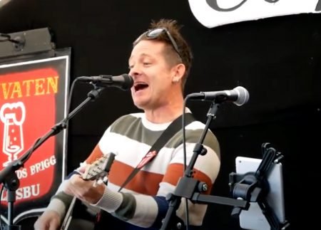 Lars Erik Blokkhus kommer til Gjerstad 24. oktober. Skjermdump: Youtube.