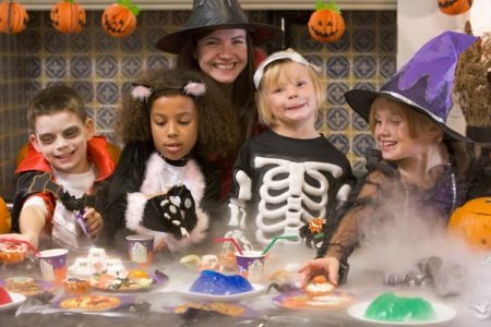 Halloween er en spennende helg for barn hvert år. I år oppfordrer ordføreren til en litt annerledes feiring. Illustrasjonfoto: Depositphotos.com