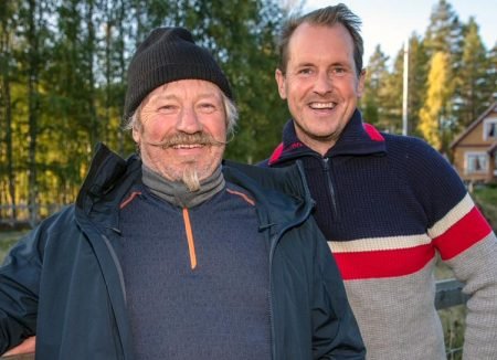 Utfordrerne på Farmen, Asle og Per Gunvald får oppdrag på åkeren også i denne uka. Foto: TV2