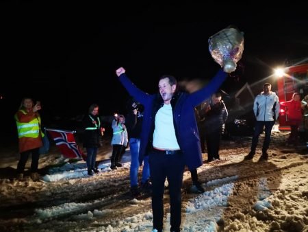Per Gunvald Haugen fikk en skikkelig mottakelse av venner og kjente i ettermiddag. Foto: Silje Haugen.