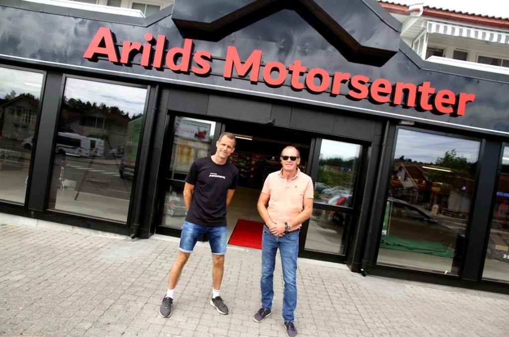 Arilds Motorsenter Brokelandsheia åpner 14. juni. F.v. Niclas Öhlin og Arild Dale Kjempekjenn.