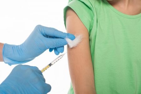 Nærmere 1000 av Gjerstads innbyggere har nå fått sin første vaksinedose. Illustrasjon: Depositphotos.com