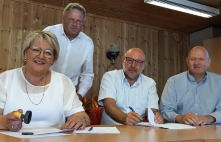 Fra venstre ordfører Inger Løite, næringssjef Ole Andreas Sandberg og daglig leder Audun W. Pettersen og styreleder Klas Lønne fra PL Utvikling AS. Foto: Astrid H. Bråten.