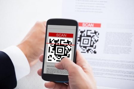 Her er oppskriften på hvordan du leser QR-koder via mobilen din. Illustrasjon: Depositphotos.com