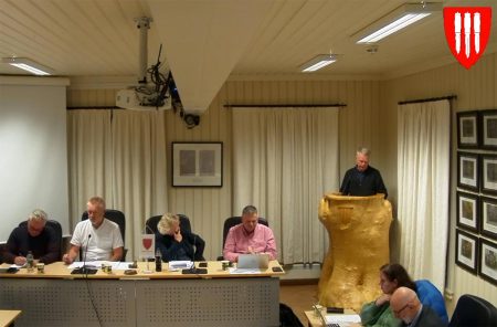 Kommunestyret utsatte saken om grendeskolenes videre skjebne