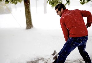 Nå må snøskuffa fram!