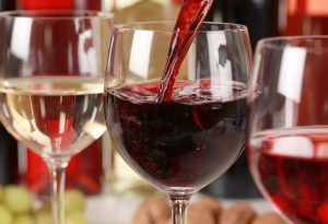 NORSK SKANDALE: 22.000 flasker god vin går rett i vasken!