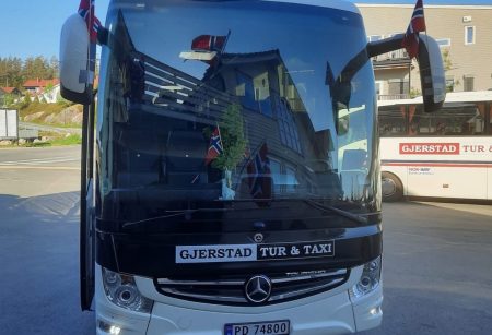 Utvider tilbudet: Festbuss til Kragerø hver lørdag i juni og juli